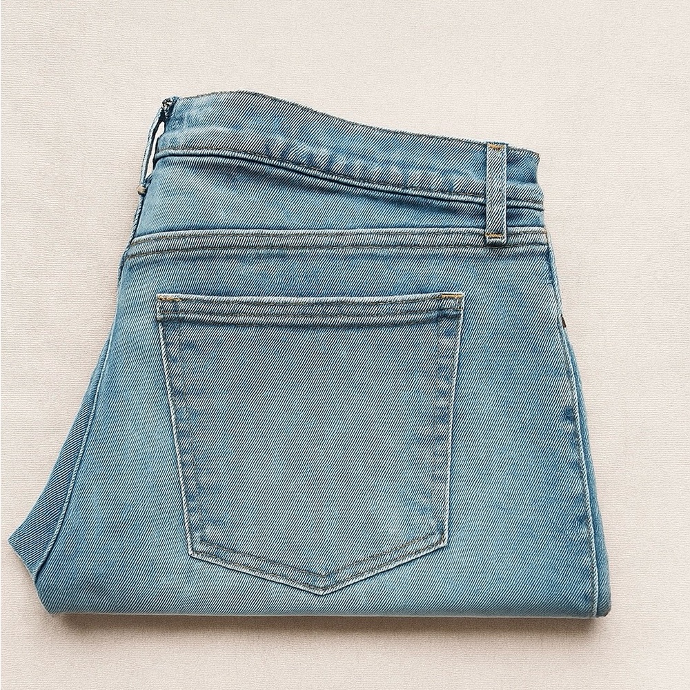Abercrombie & Fitch 90’s Straight Ultra High Rise Jeans Size 31 Distressed